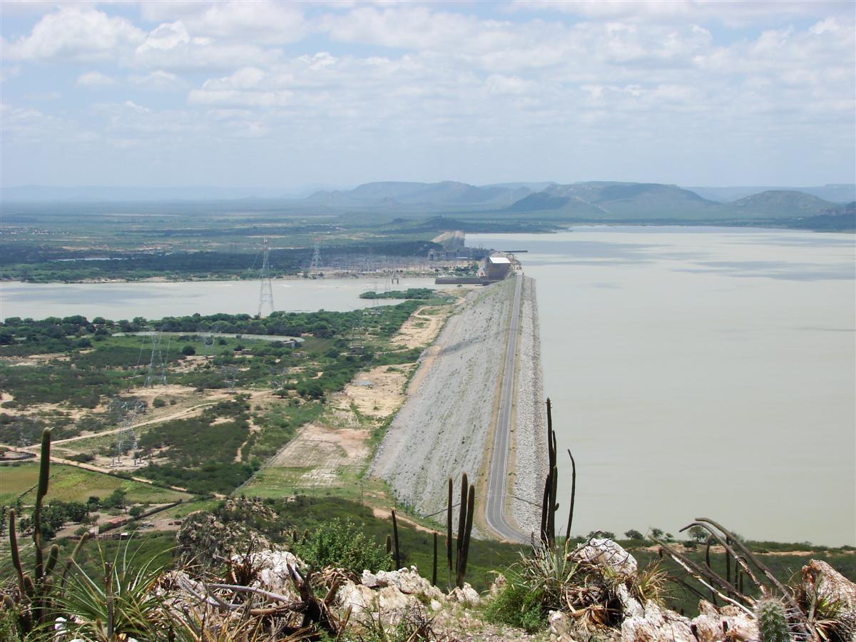 Vista real da barragem de Sobradinho e do lago